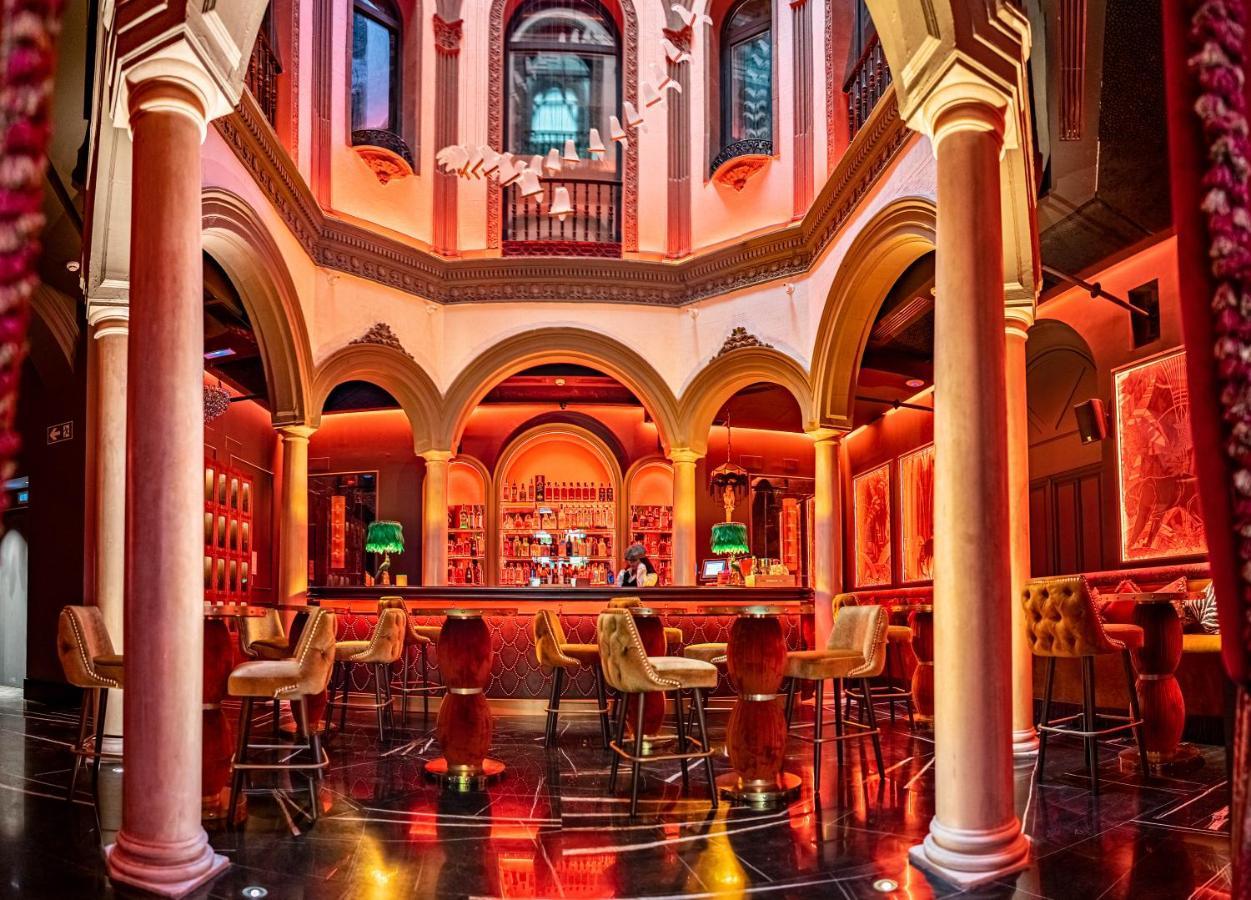 Hotel Lobby Севилья Экстерьер фото The bar at the nightclub