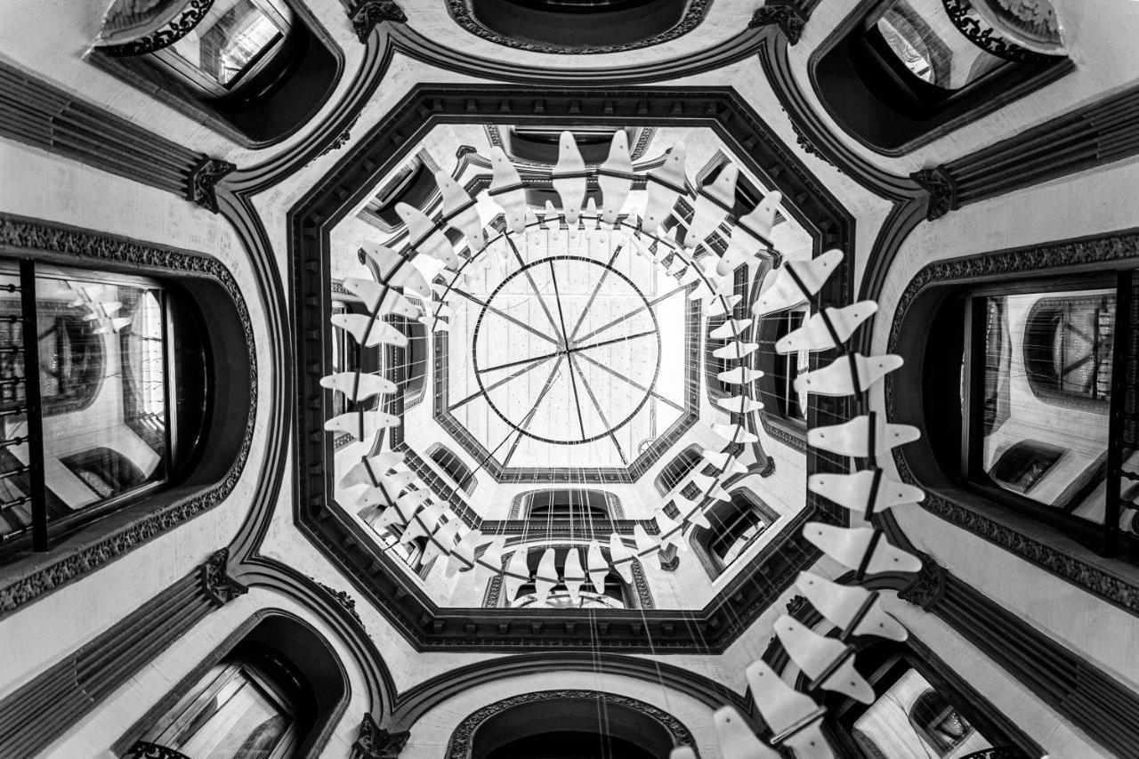 Hotel Lobby Севилья Экстерьер фото The central staircase