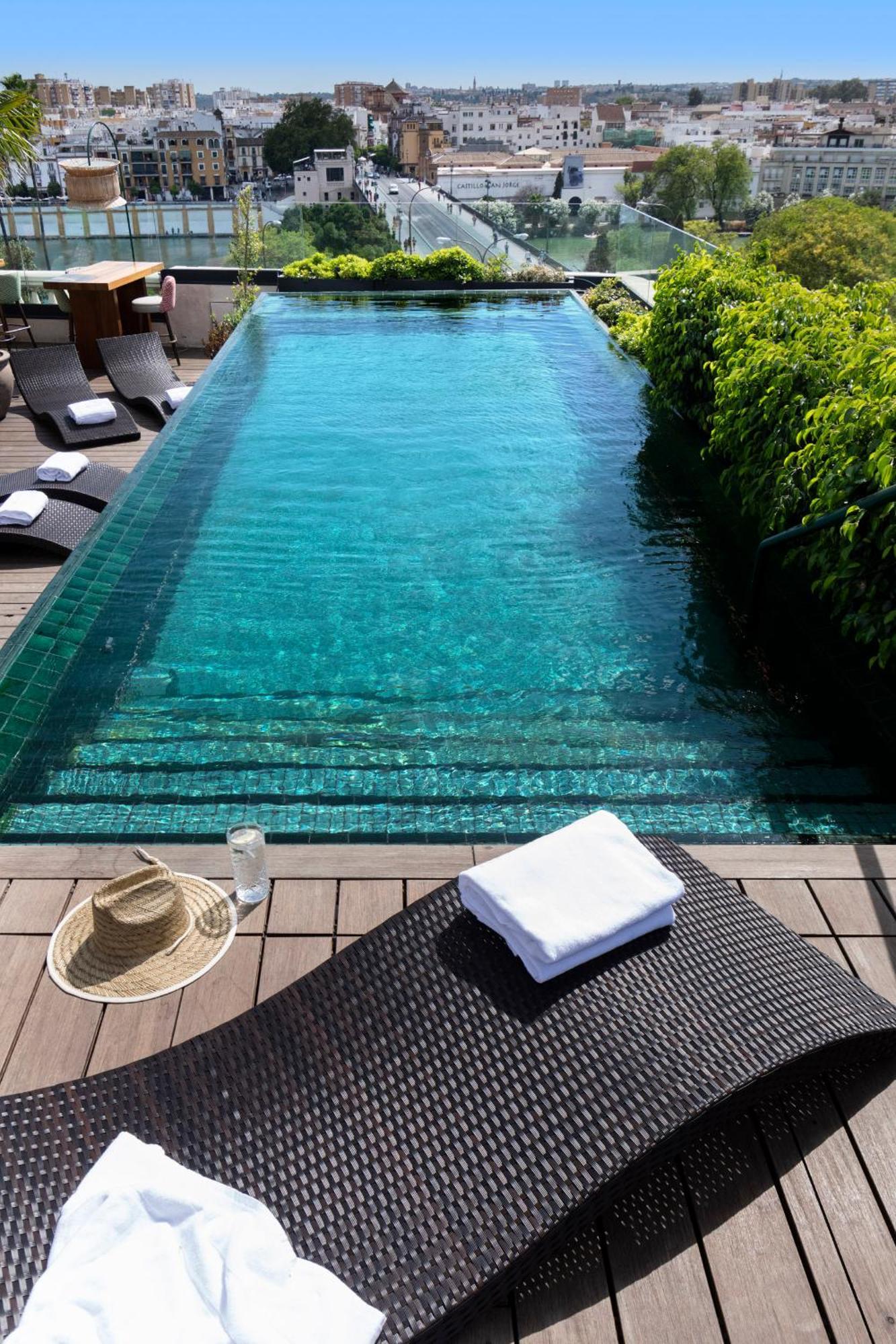 Hotel Lobby Севилья Экстерьер фото Infinity pool at the Mandarin Oriental, Bangkok