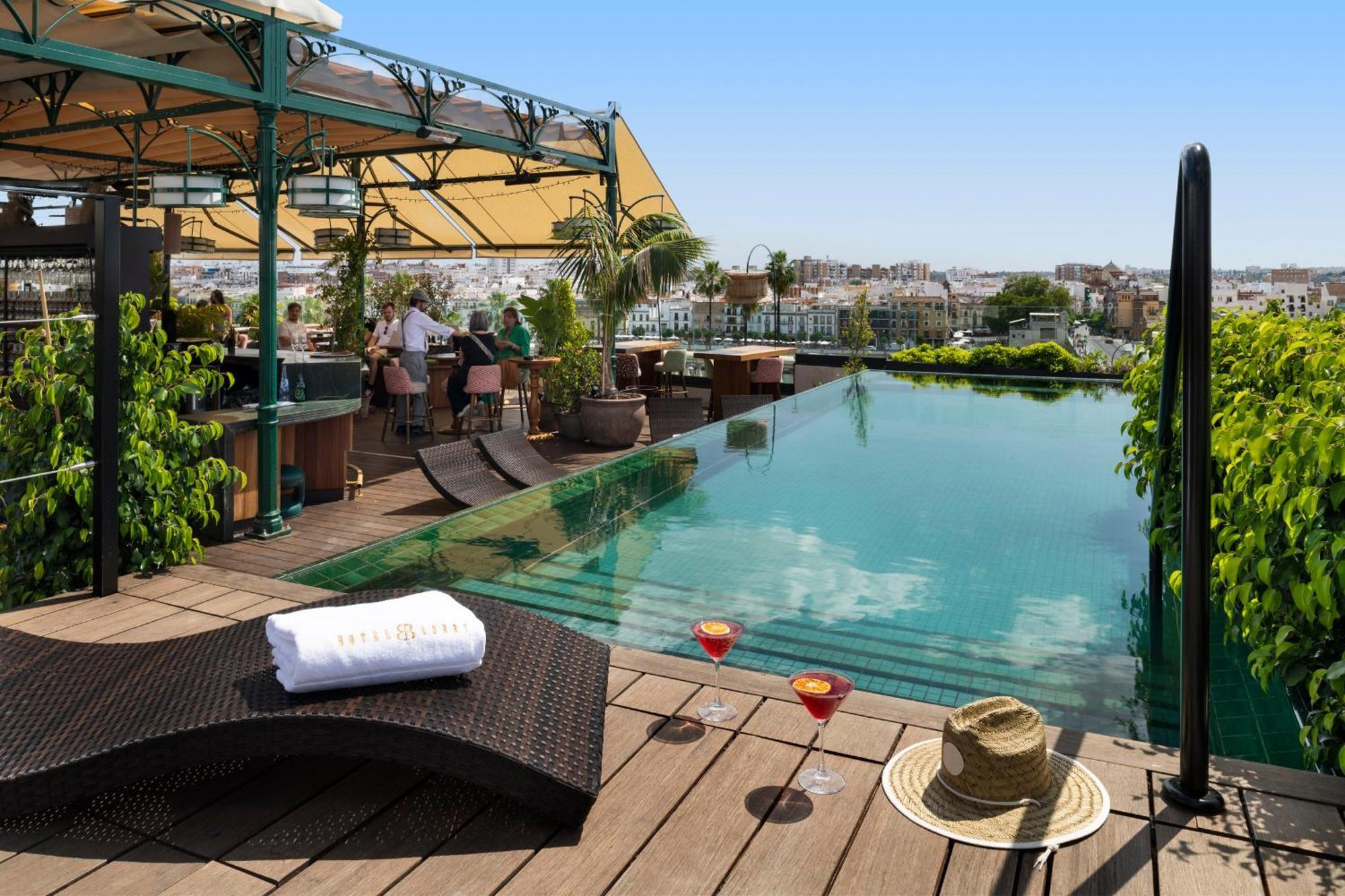 Hotel Lobby Севилья Экстерьер фото Rooftop pool
