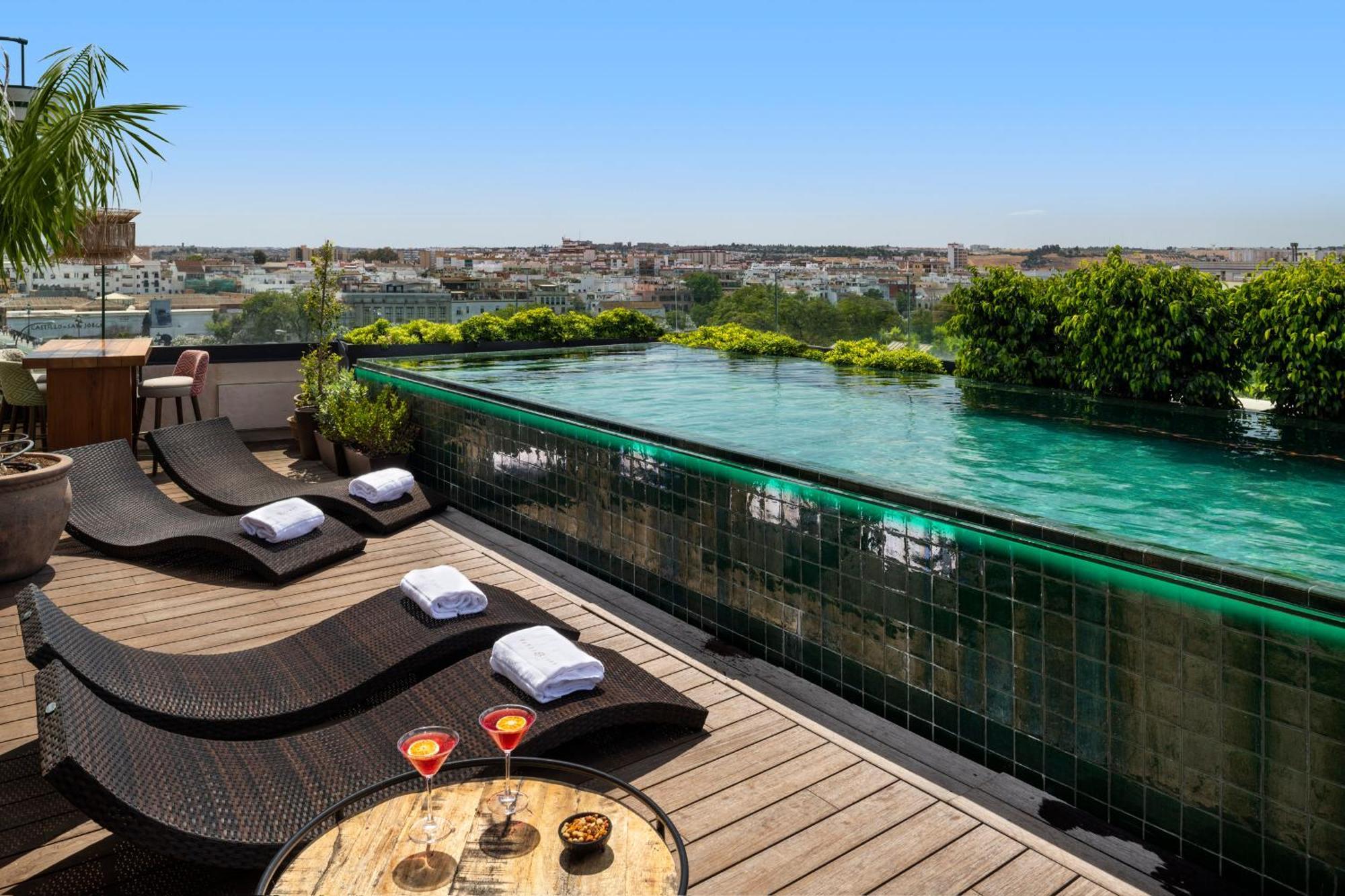 Hotel Lobby Севилья Экстерьер фото Rooftop pool