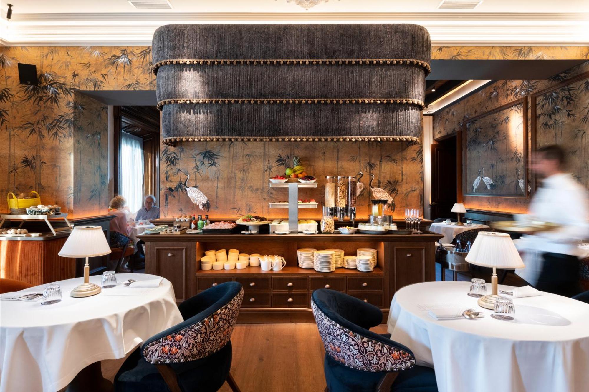 Hotel Lobby Севилья Экстерьер фото The restaurant in 2019