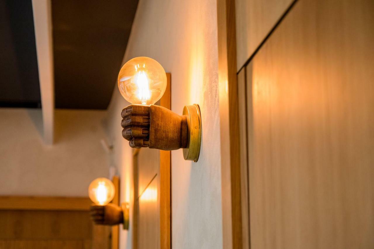 Hotel Lobby Севилья Экстерьер фото Wall lights