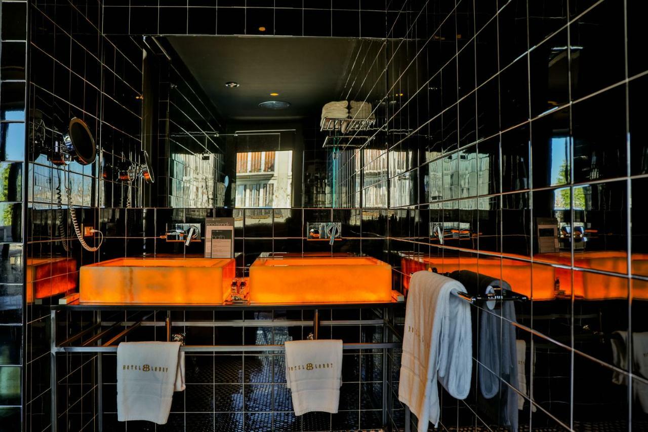 Hotel Lobby Севилья Экстерьер фото Bathroom at Hotel 114